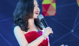 Dương Hoàng Yến hát mừng 20/11 trước hàng ngàn học sinh Hà Nội